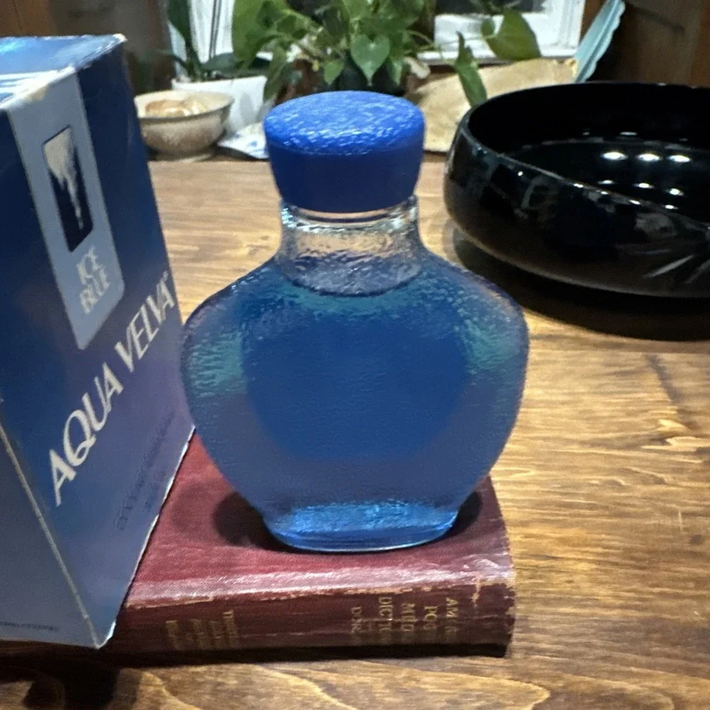 Vintage Aqua Velva Glass Bottle Full 3.5oz Ice Blue
